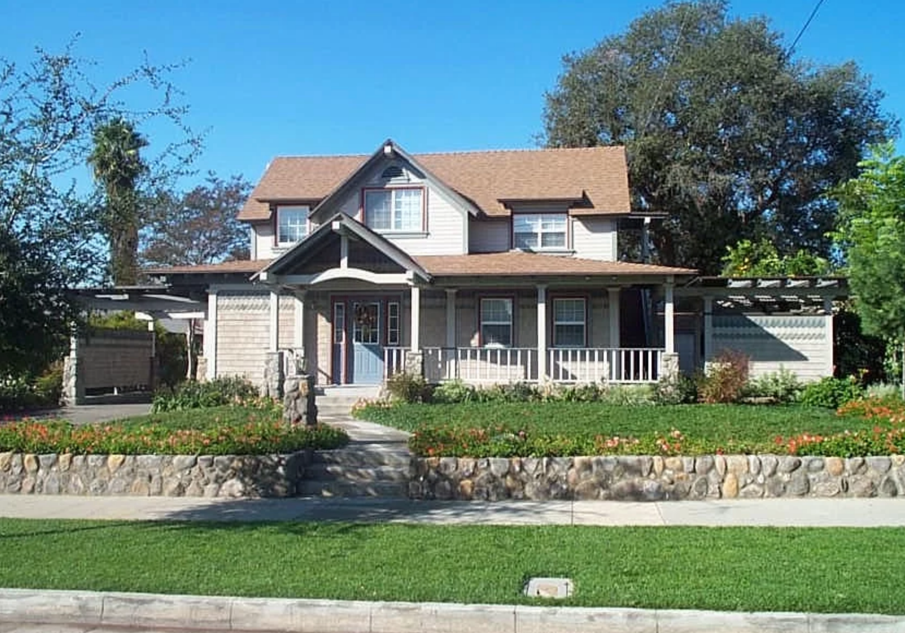 Lowe House